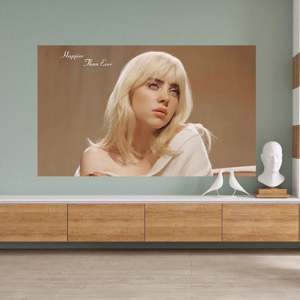 tapisserie moderne portrait homme cheveux blond pull blanc tapisserie accrochée beige clair