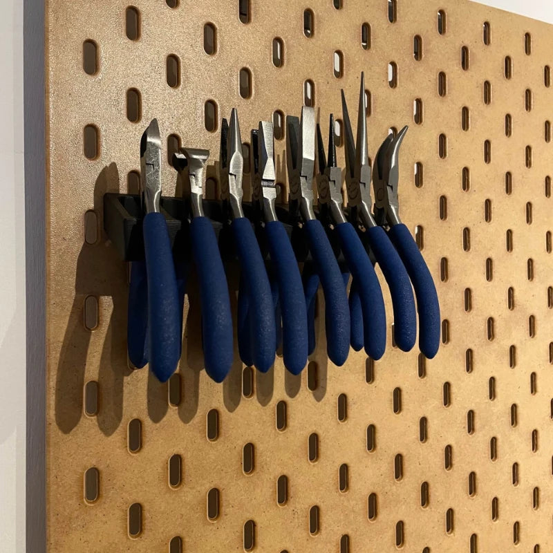 organiseur outils mural blanc noir rouge industriel panneau troué pince tournevis fixations