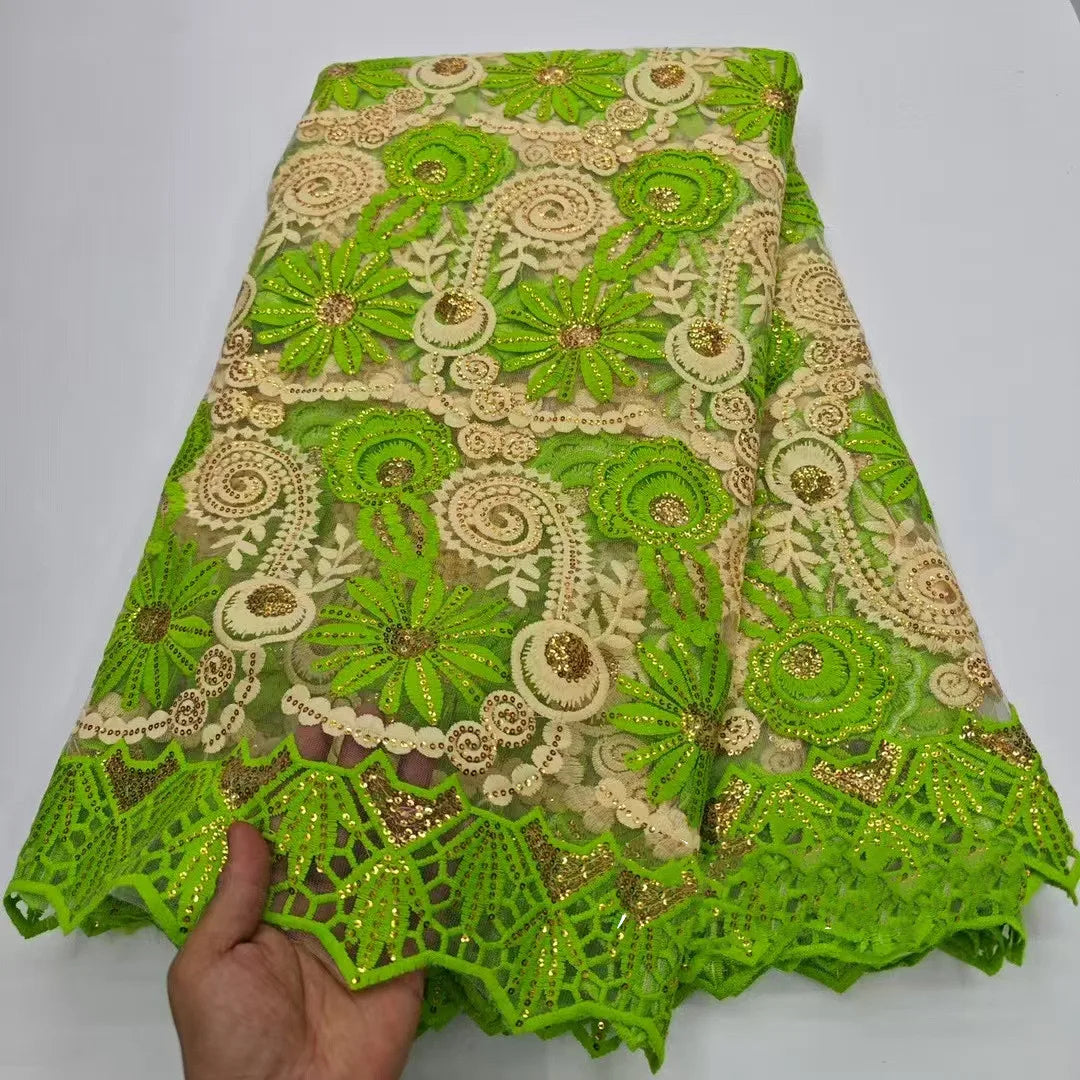 tissu dentelle brodée sequins dorés florals jaune vert rose rouge translucent traditionnel erotique echangiste