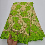 tissu dentelle brodée sequins dorés florals jaune vert rose rouge translucent traditionnel erotique echangiste