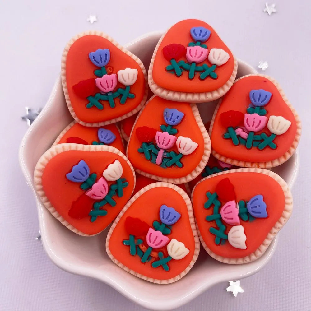 peinture résine kawaii biscuits décorés fleurs stylisées couleurs vives décorative enfantine bricolage scrapbooking