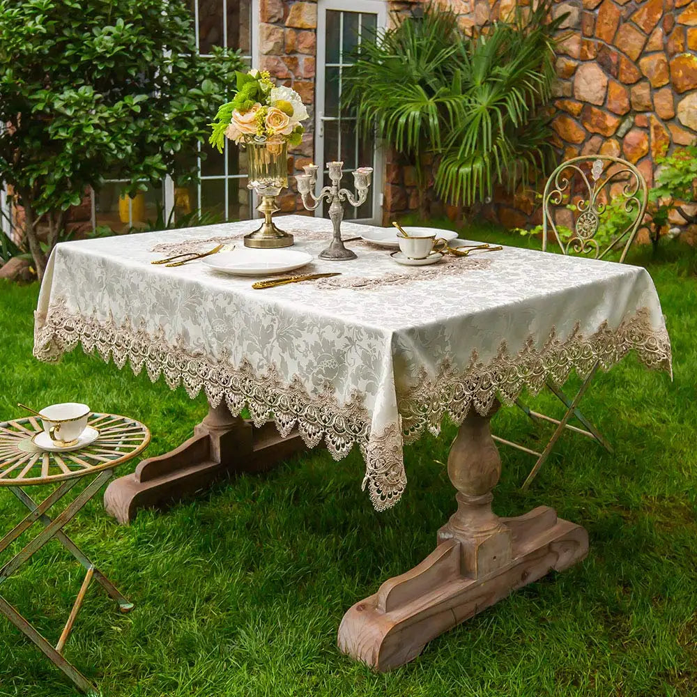 nappe table rectangulaire dentelle blanche broderie fleurs classiques élégante mariage banquet cuisine rustique