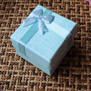 boîtes bijoux papier rouge noir vert rose bleu orange marron ruban satin classique