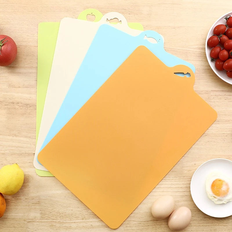 planches découpe plastique flexible bleu clair beige orange vert moderne clips poignée cuisine