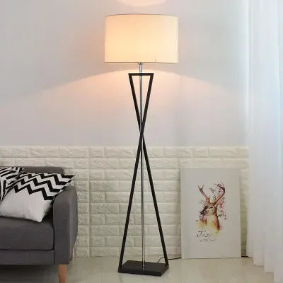 lampe sol moderne abat jour tissé structure géométrique noir doré led minimaliste