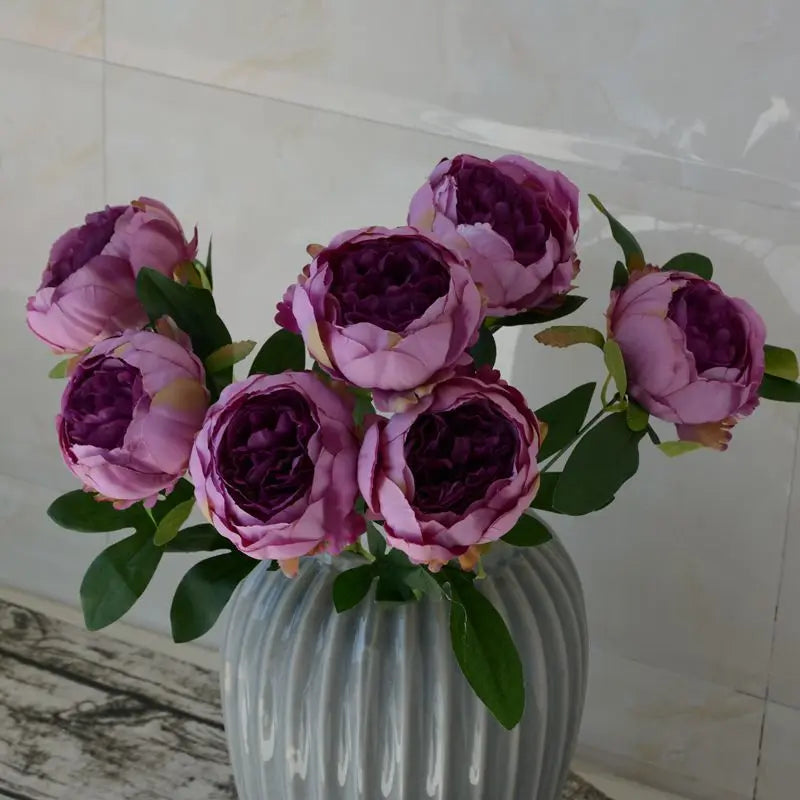 bouquet pivoines artificielles têtes roses rouges blanches decoration maison intérieur romantique