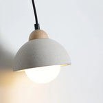lampe suspendue moderne minimaliste gris clair blanc ampoule led texture béton fixations câble noir