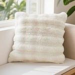 housse coussin carrée fausse fourrure polyester coton rayures horizontales teint uni beige gris rose