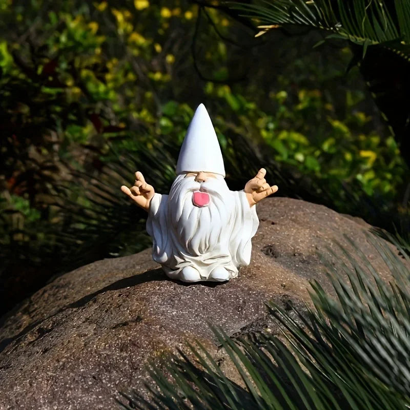 statue gnome blanc rock pose humour jardin extérieur ornement déco vieux aspect