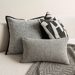 coussins décoratifs modernes motif géométrique beige gris noir rouge polyester