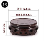 support circulaire bois sculpté artisanal traditionnel marron foncé détails complexes vase plantes décoration maison