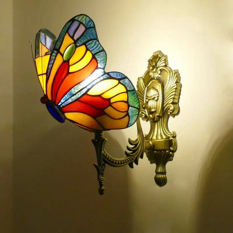 applique murale art nouveau papillon verre coloré bleu rouge verte fixée mur blanc or