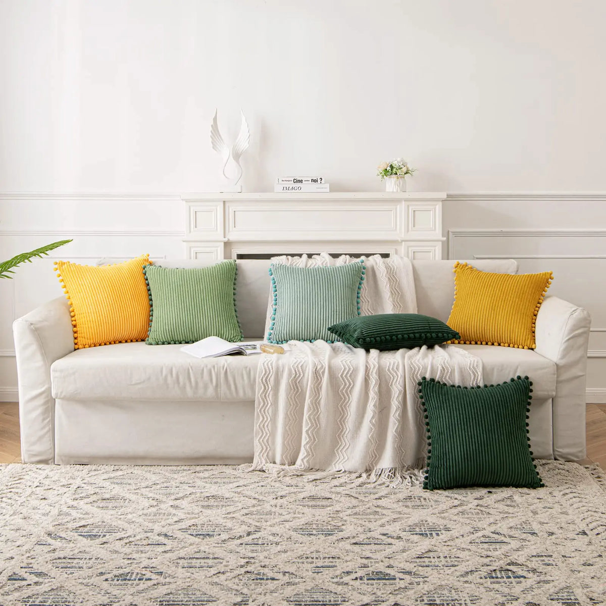 coussins décoratifs modernes rayés pompons housses velours côtelé polyester 45x45cm vert jaune beige opaques