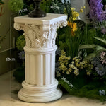 table d'appoint colonne romaine pierre sculptée classique blanc décoration intérieure angle canapé