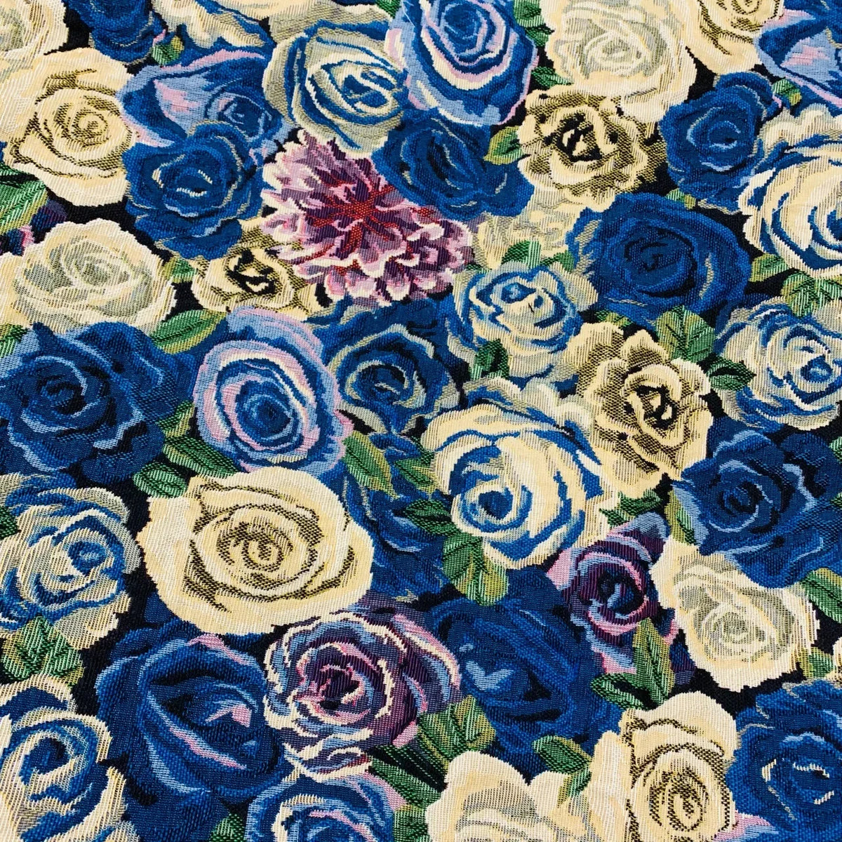 tissu brodé fleurs roses coton polyester largeur 145cm respectueux environnement bleu rose vert