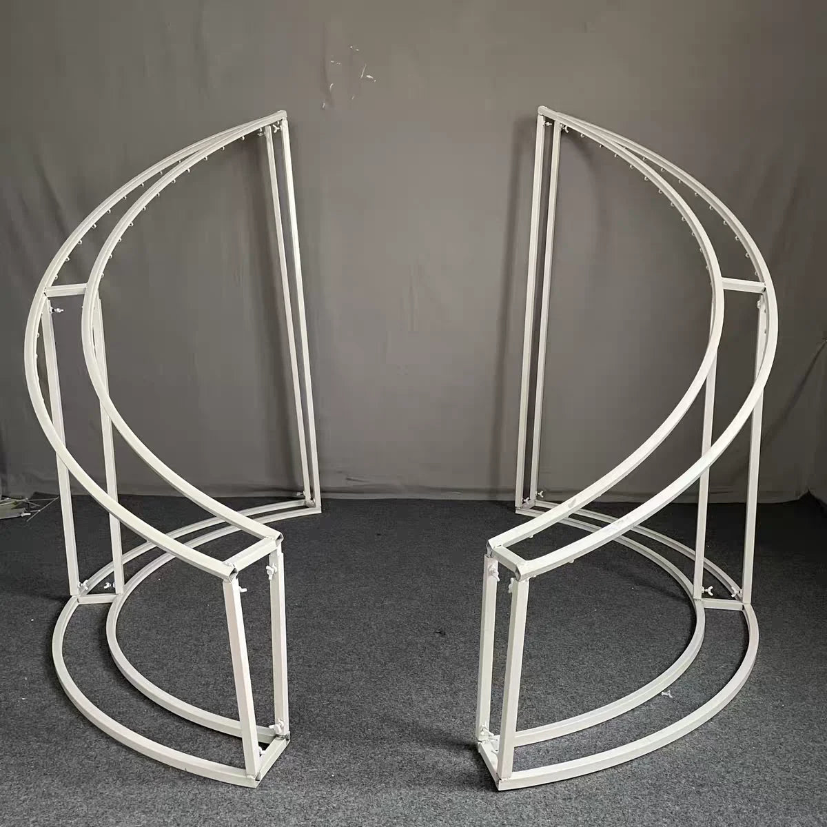structures decoratives metalliques blanc noir modernes hauteur 130cm largeur 150cm assemblees deux parties