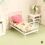 lit miniature classique bois marron clair matelas tête lit tissu uni blanc chambre poupée