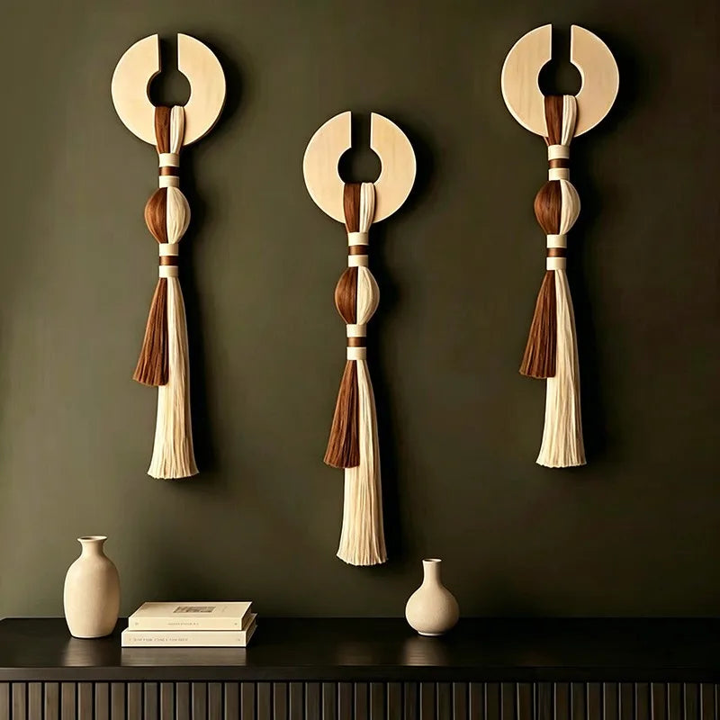 décoration murale moderne tissage main pompons spirales tassels beige marron minimaliste adhésif 70cm