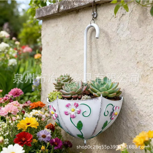 jardinière suspendue parapluie blanc fleurs succulentes vintage rustique decoration extérieure aménagement paysager champêtre metal