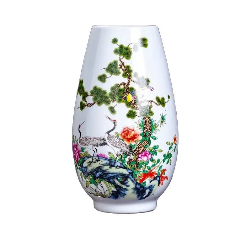 Un vase en porcelaine orné de grues élégantes, de fleurs colorées et de motifs de bambou, créant une image élégante et harmonieuse.