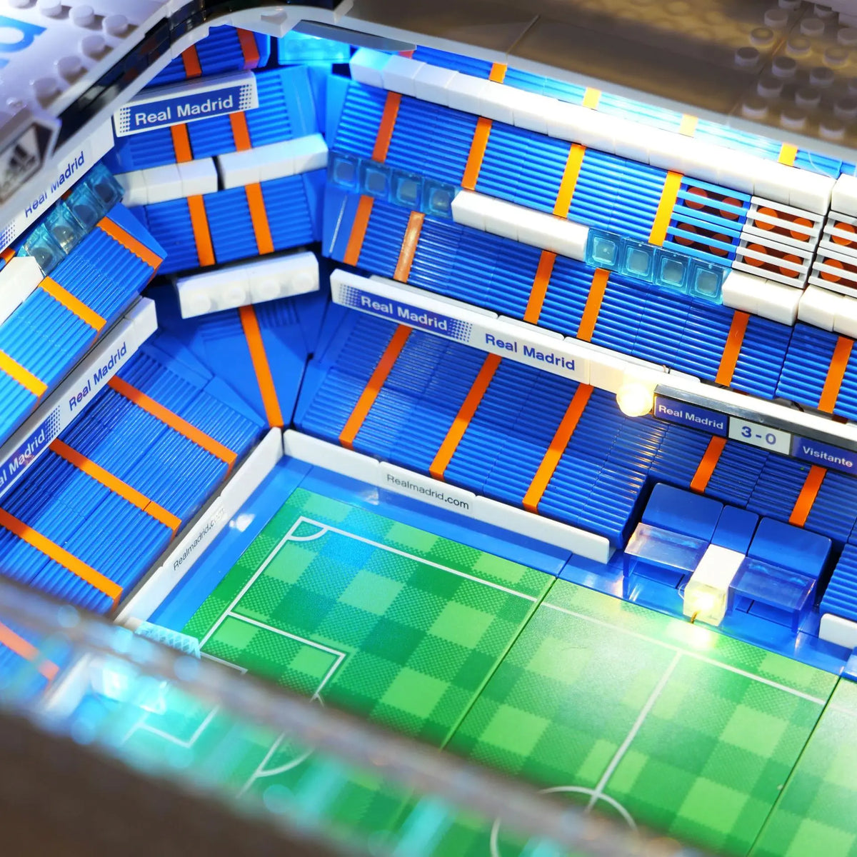 maquette stade real madrid led éclairage détaillée bleu blanc gradins públicoités logos