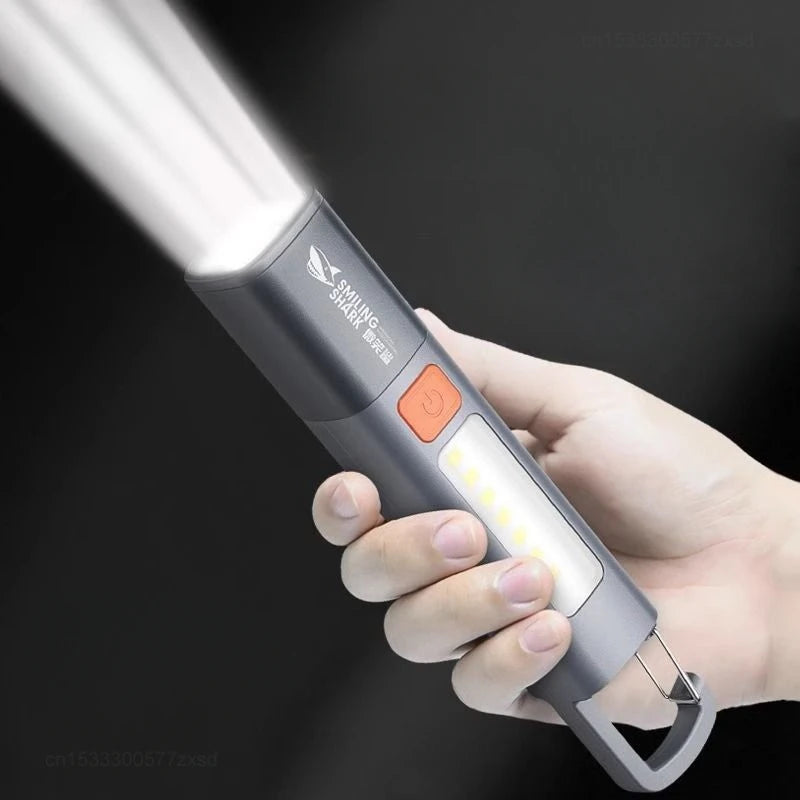 lampe torche rechargeable lumiere intense gris orange moderne anneau fixation interrupteur led