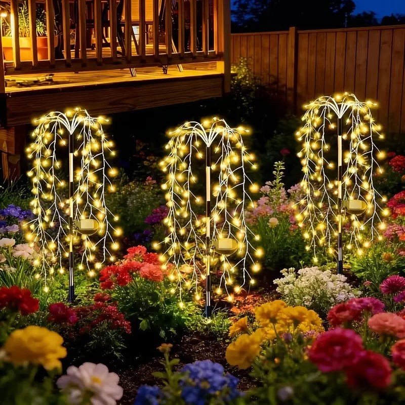 guirlandes solaires led jaune blanc argenté rouge vert bleu arbres feuilles patio jardin extérieur