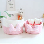 panier rangement rose blanc rayures horizontales noeud décoratif réutilisable polyestère enfantin cordelette organisation jouets