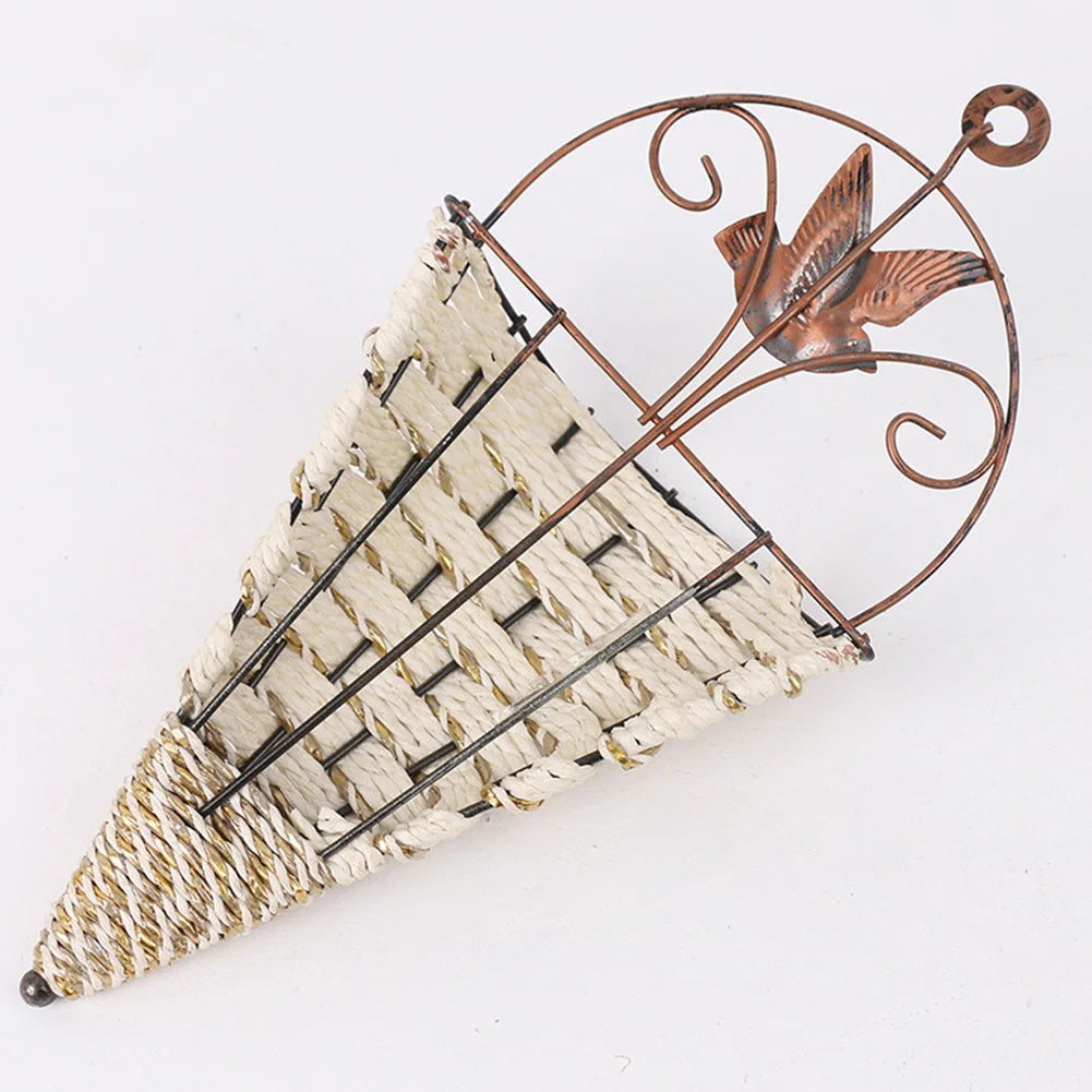 panier suspendu tressé marron artisanal métallique décoration murale rustic