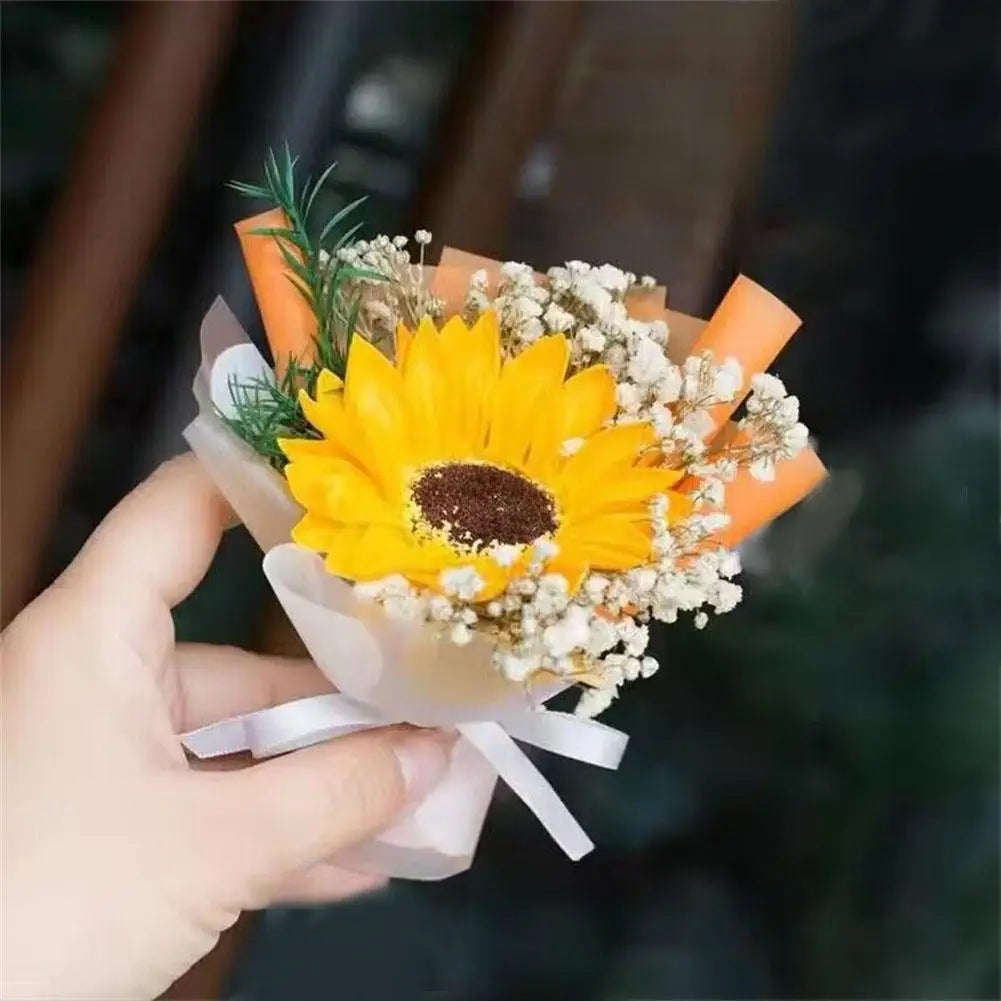 bouquet fleurs séchées peonies roses tournesols couleurs variées minimaliste chic rustique decoration intérieure papier