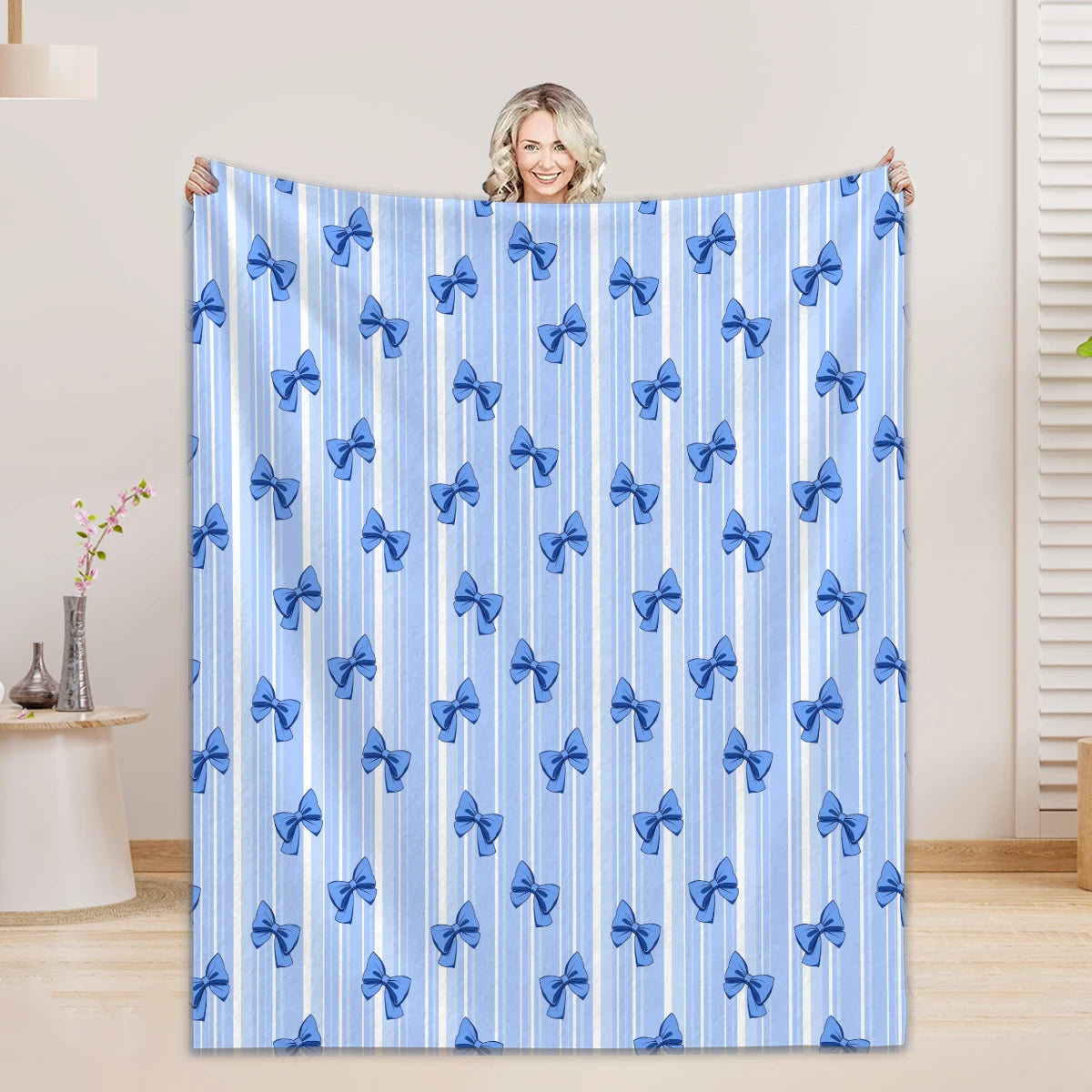 couverture sieste douce microfibre bleue blanche motif rayures points femme