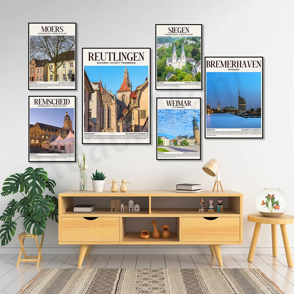 Cette image présente une collection de posters de différentes villes allemandes, avec des images représentatives de chacune d'entre elles, telles que des bâtiments historiques, des paysages et des monuments.