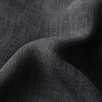 Rideaux monochromes gris en lin texturé, illustrant l'élégante simplicité du lin argenté dans un design textile. Idéal pour un thème de décoration intérieure sophistiqué.
