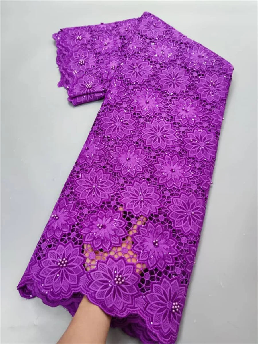tissu dentelle coton fleurs blanches motifs géométriques blanc bleu violet rose vert rouge