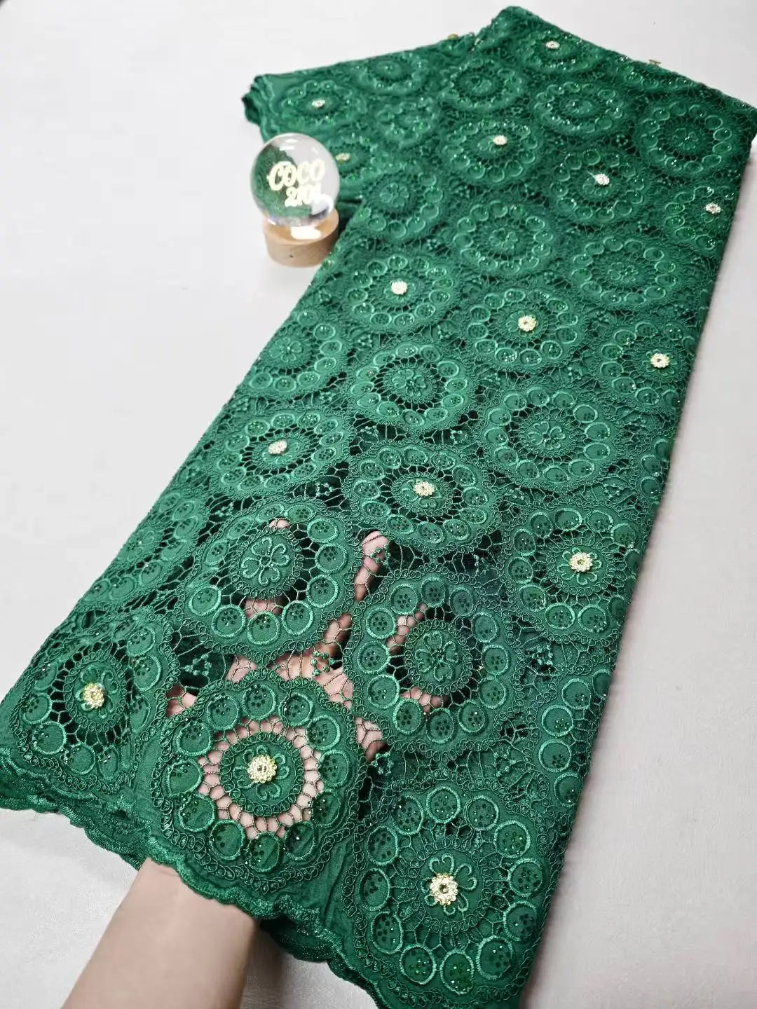 tissu dentelle polyester coton fleurs couleurs blanc rose vert jaune occasion mariage classique
