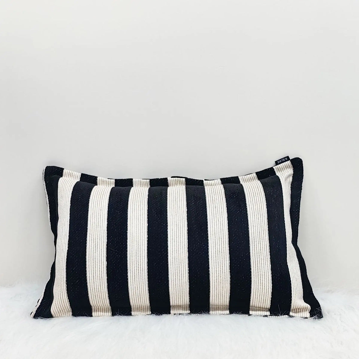 housses coussins rayées noir blanc moderne decoration maison polyester 45x45cm 30x50cm jacoard utilisation decorative