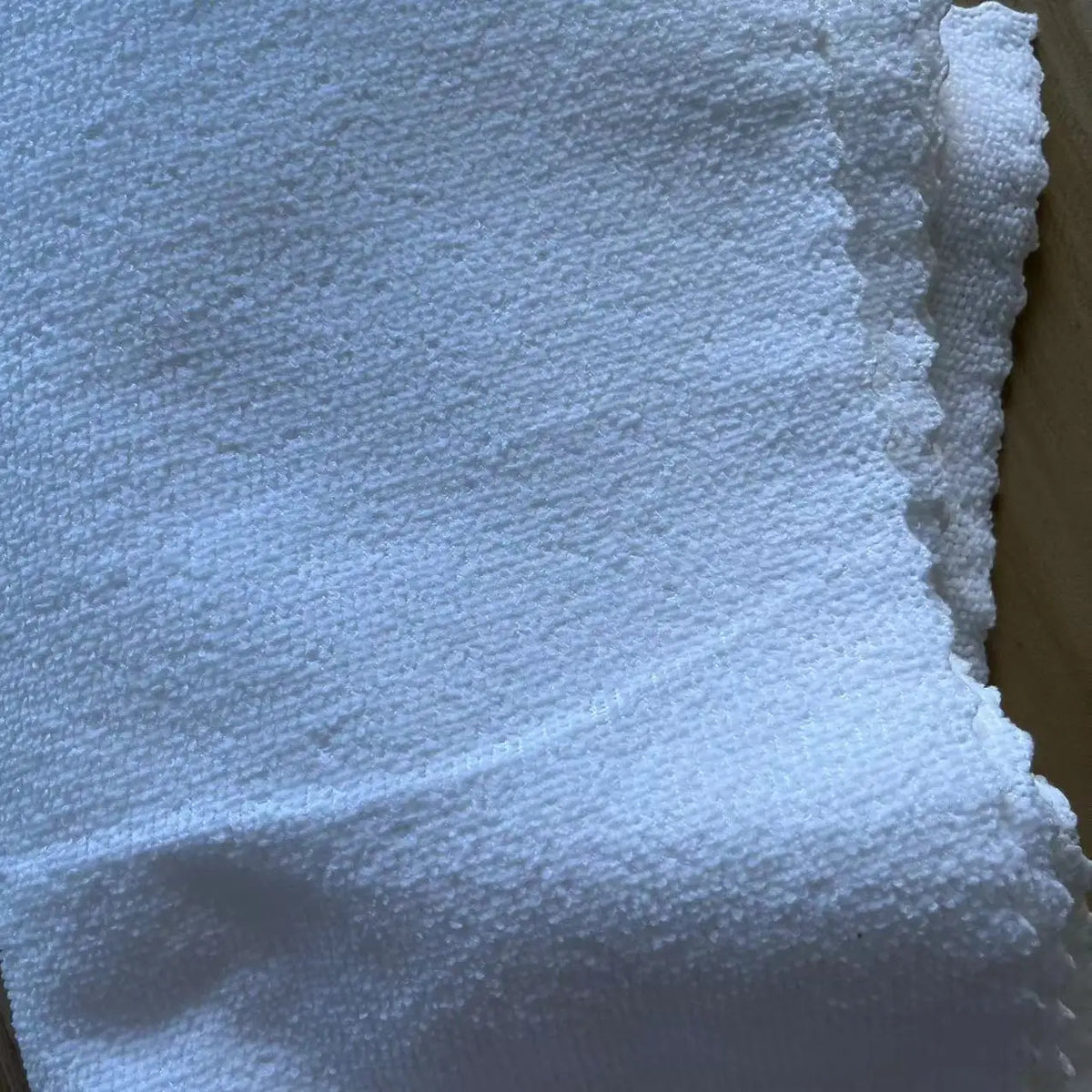 serviettes blanches texturées 30x30cm nettoyage cuisine multipropose antimicrobien écologique softwashable festonnées pack5