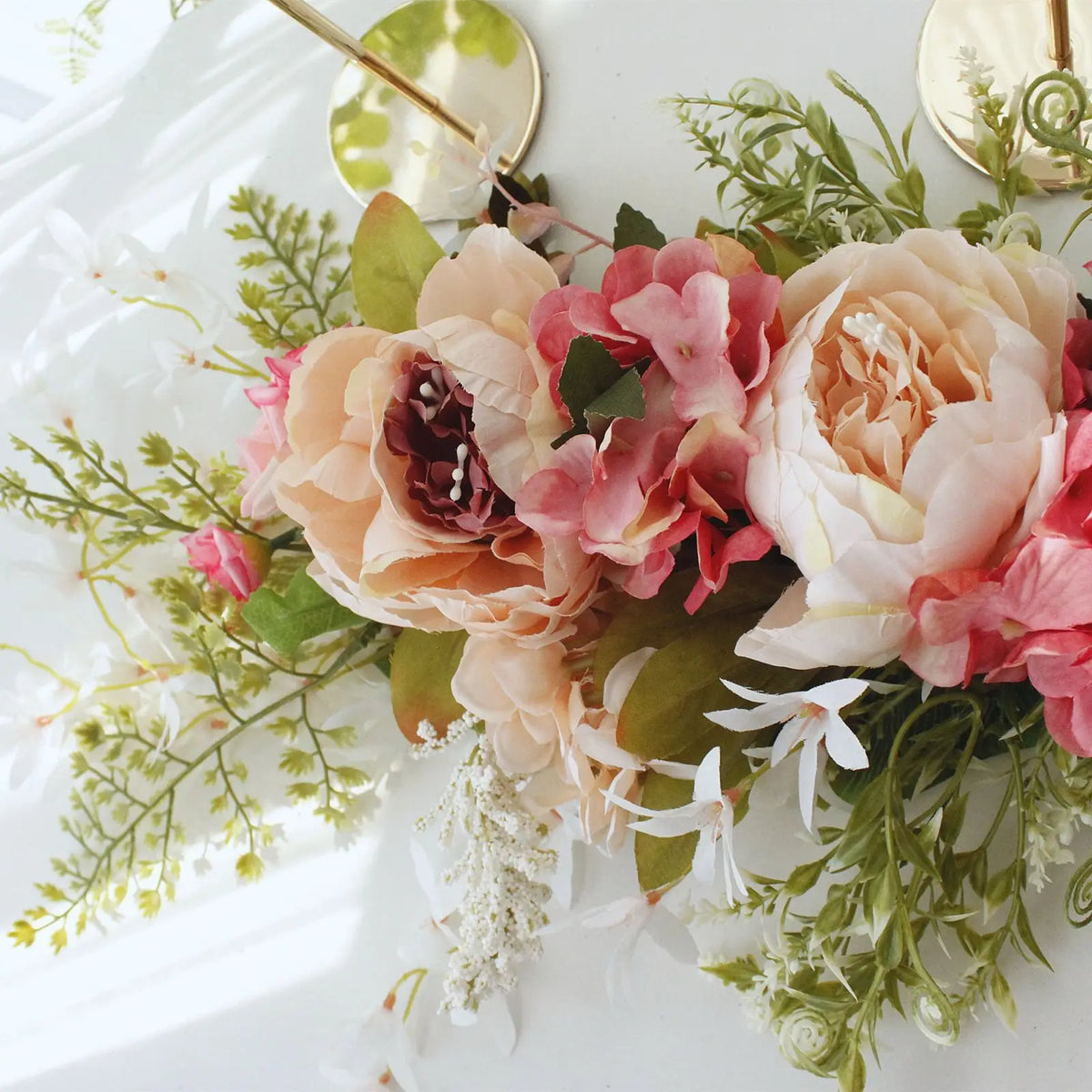 décoration extérieure mariage guirlande florale artificielle rose feuilles verte naturelle romantique