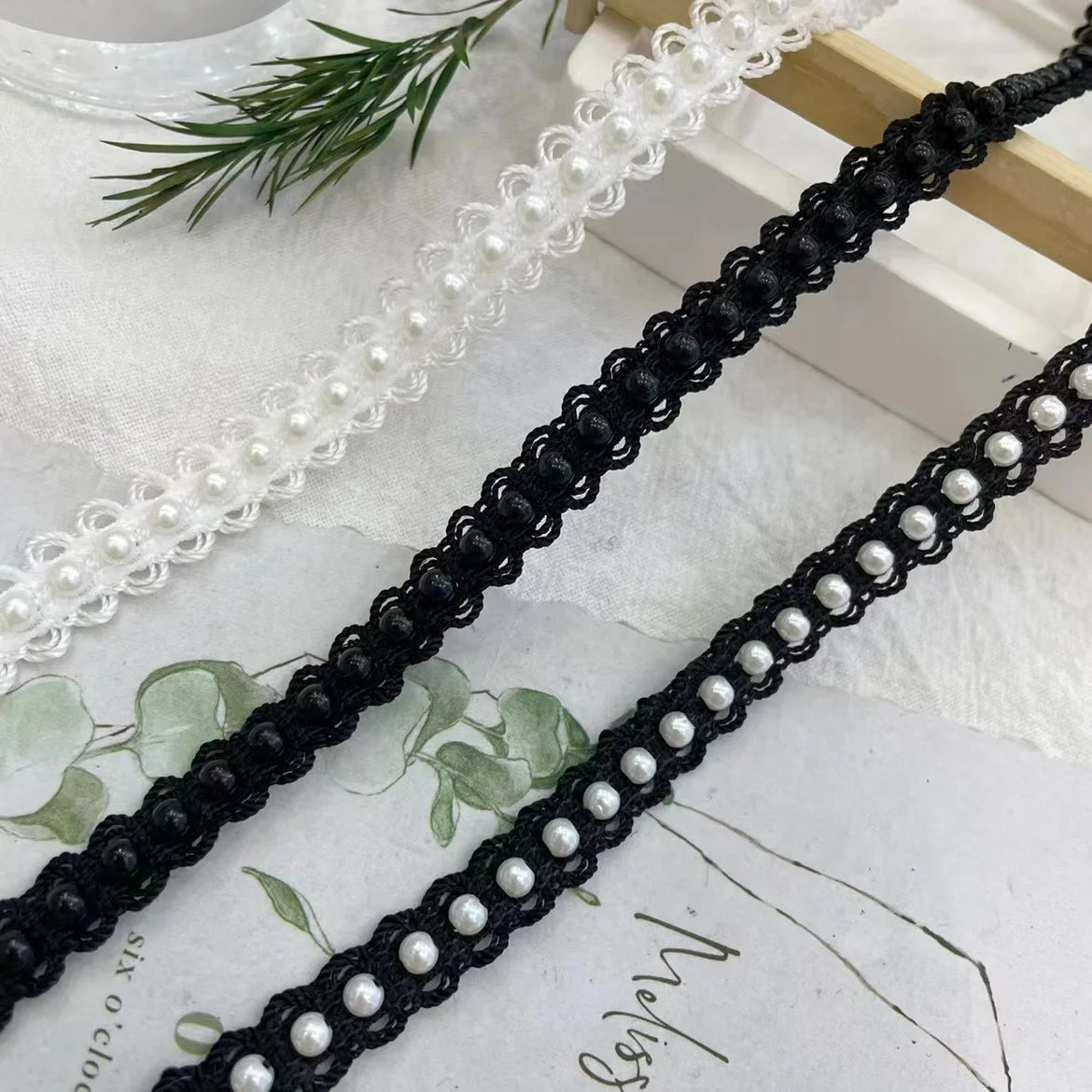ruban dentelle blanches fine largeur 1cm classique élégant mariage décoration soie lait écologique soluble