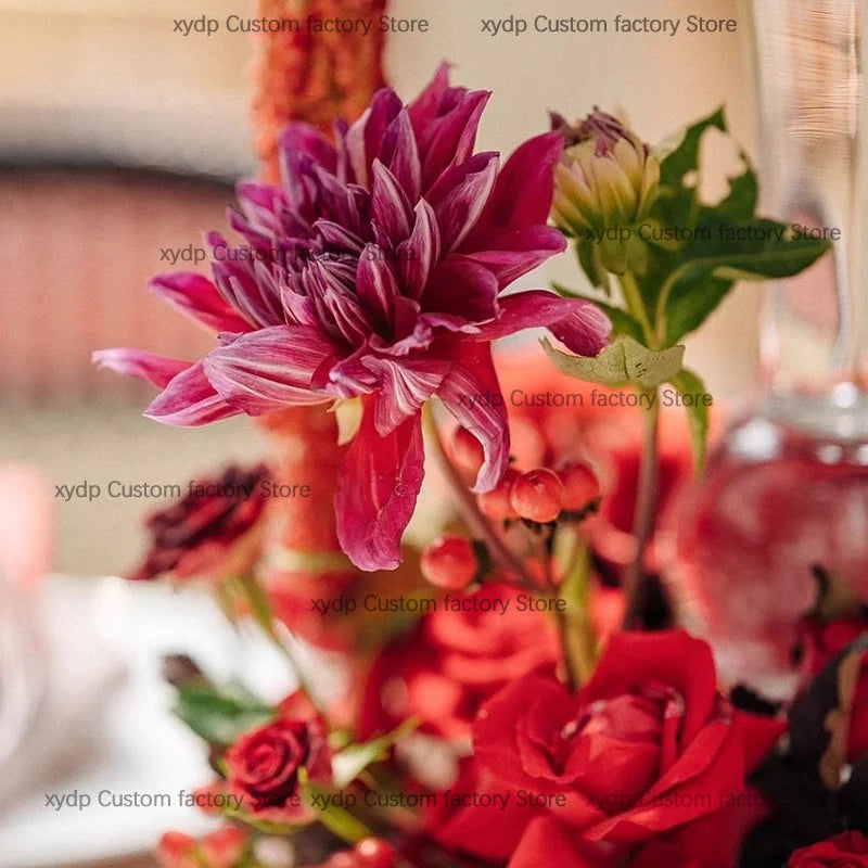 décoration événement mariage anniversaire rose anthuriums dahlia feuillage dense nappe tissu