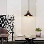 suspension lumineuse industrielle moderne conique noire dorée ampoule