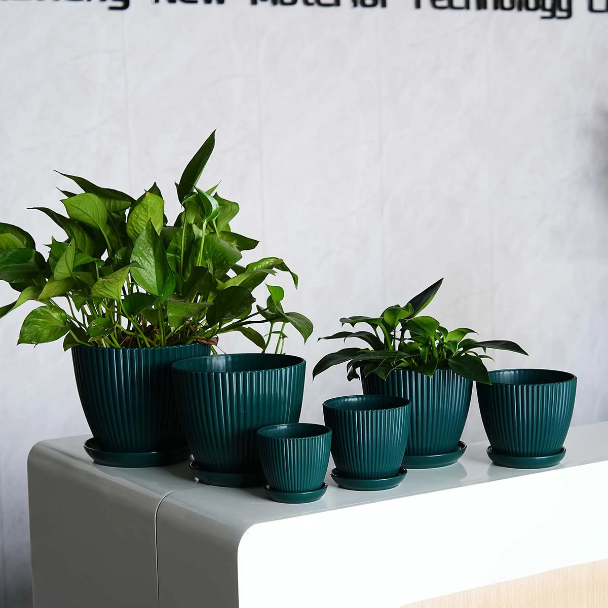 Pots fleurs rayures verticales résine bleu vert blanc soucoupe drainage moderne