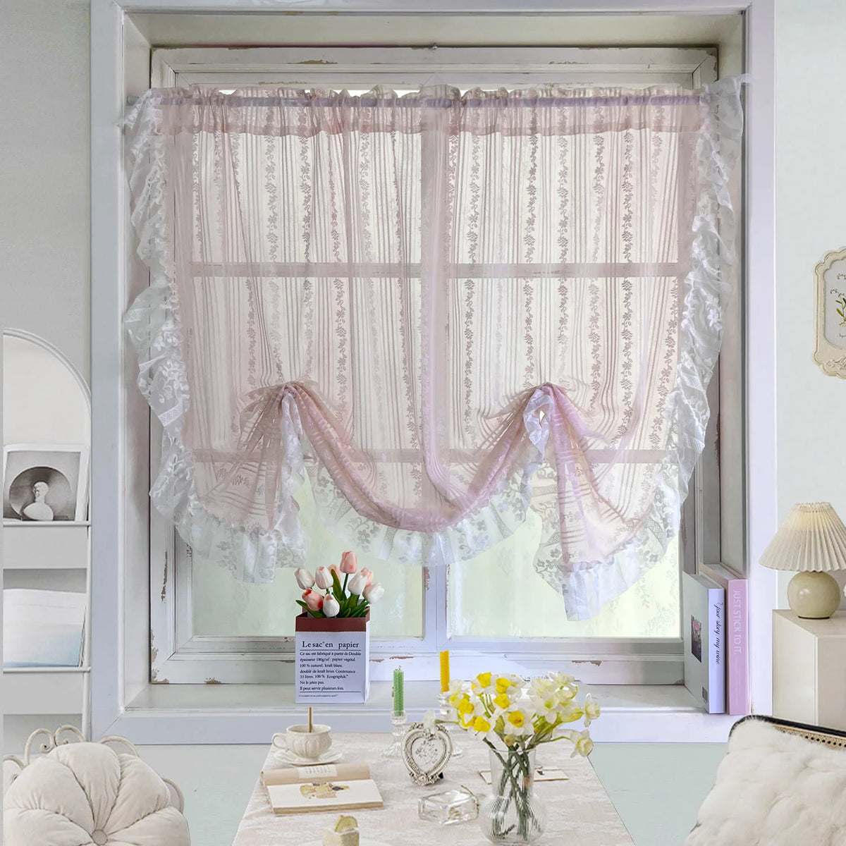 rideau dentelle fleur rose clair blanc classique romantique volants translucide chambre fille decoration