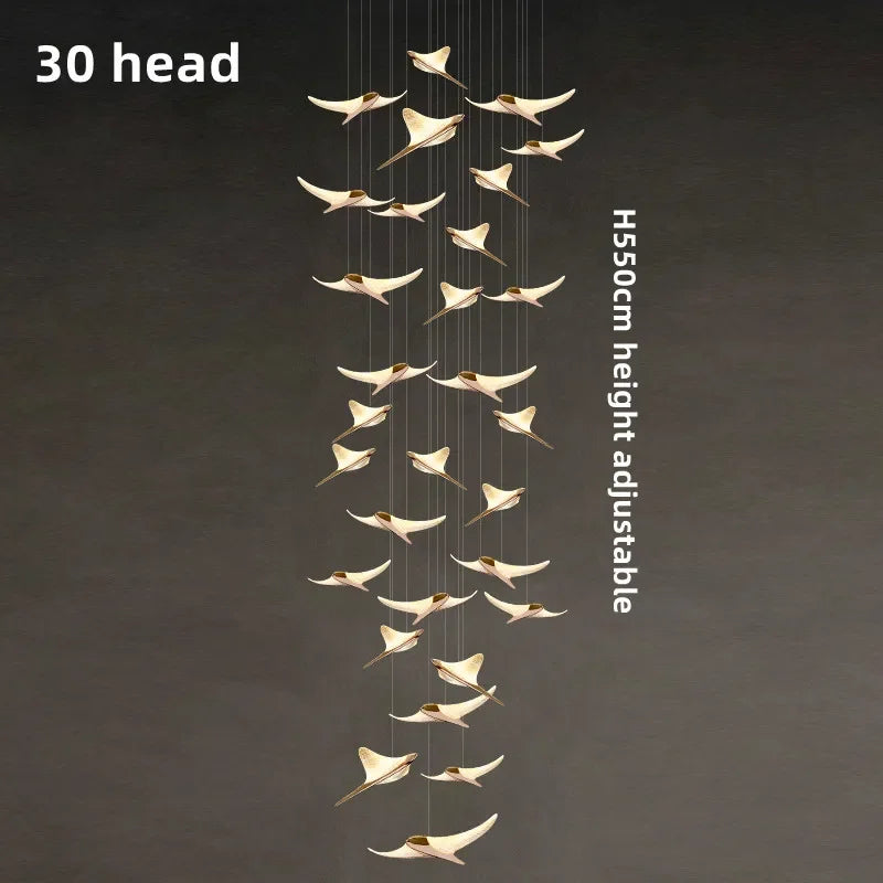 suspension lumineuse or oiseaux stylisés contemporaine minimaliste salon chaînes fixations métal lumière blanche chambre