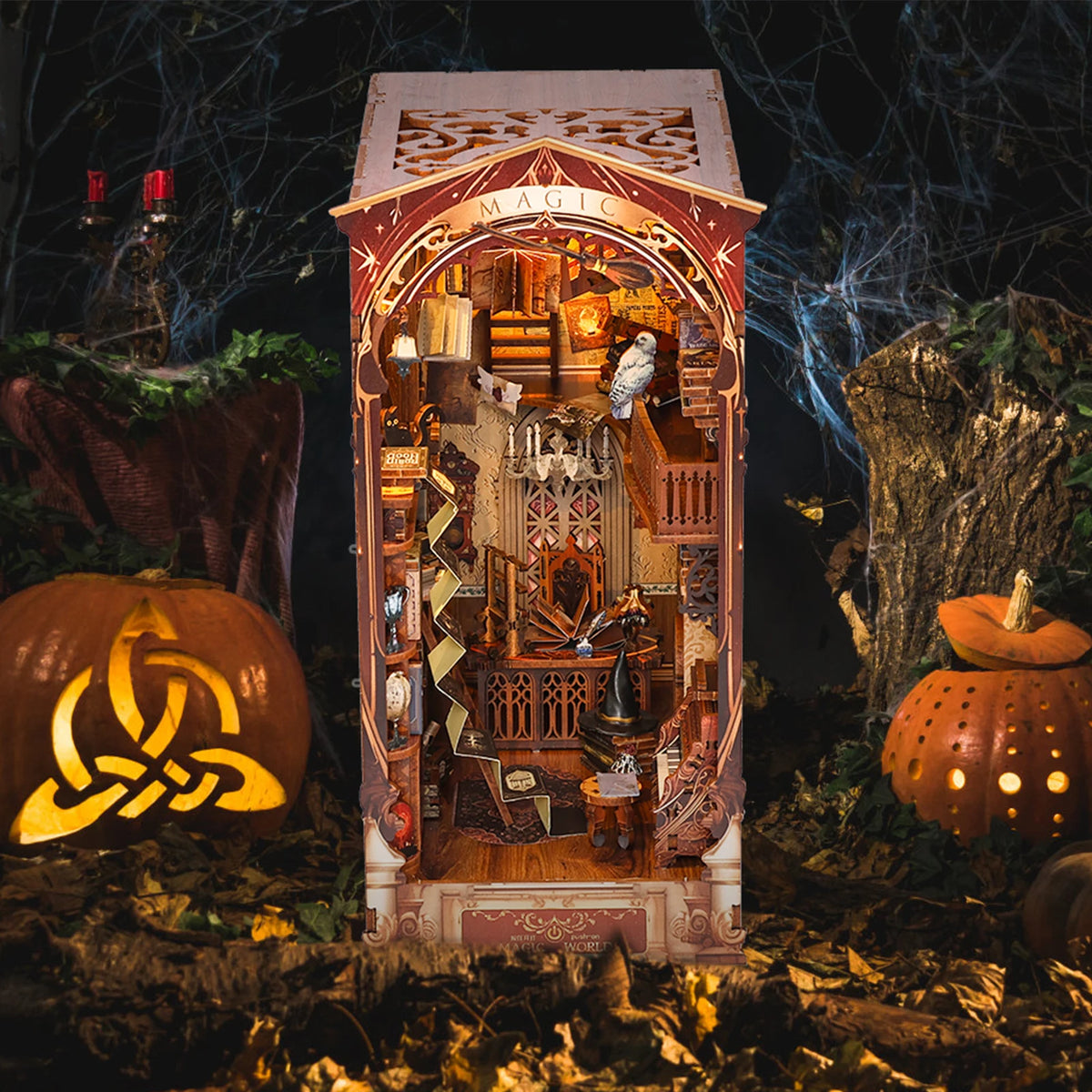 décoration maison miniature meubles vintage romantique ornements floraux bois accessoires livres