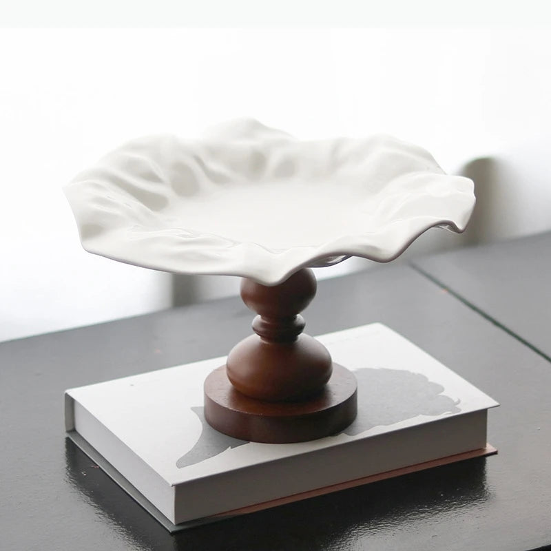 support fruits blanc marron texture ondulée moderne élégant présentation collations gâteaux