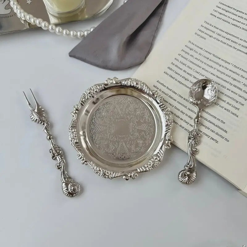 assiette thé émaillée motif floral or argent classique baroque