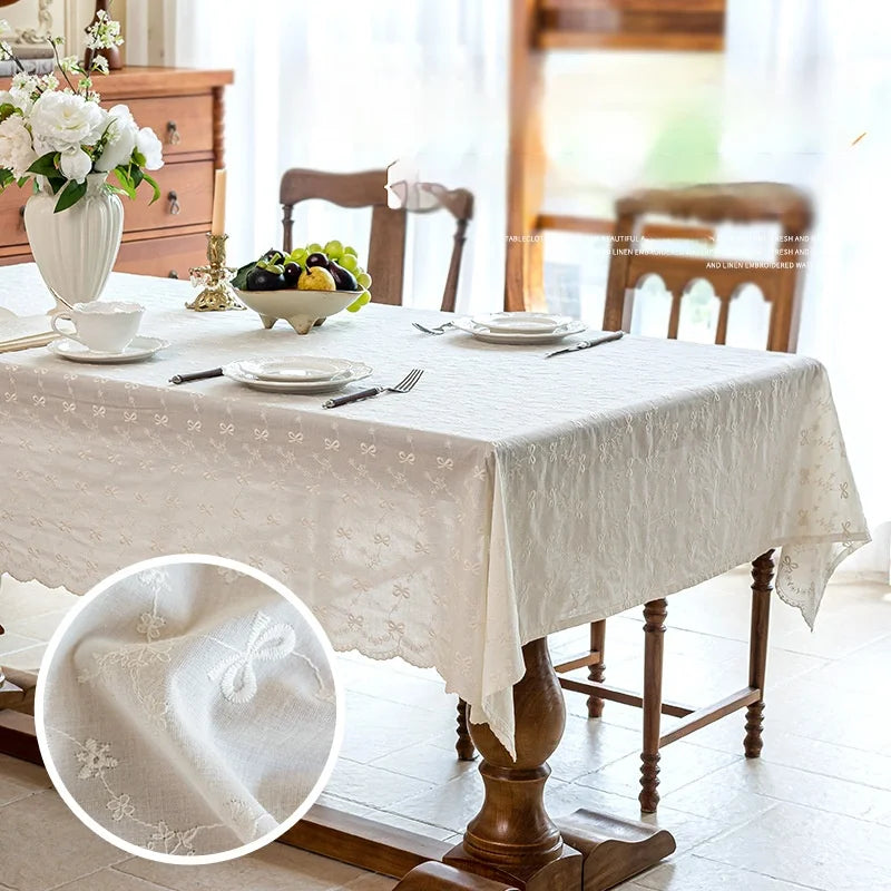 nappe table blanche brodée fleurs élégante réutilisable machine lavable mariage maison