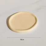 assiette céramique blanche dorée support bijoux moderne élégant plateforme rangement blanc doré mat brillant