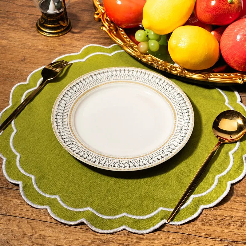serviettes table tissu vert blanc bleu marine jaune bordures géométriques classiques respectueux environnement 40x40cm